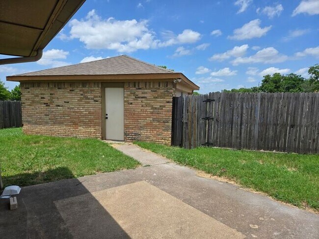 Building Photo - 10327 Bernardin Cir
