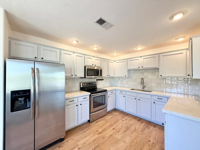 Building Photo - 16801 N 94th St