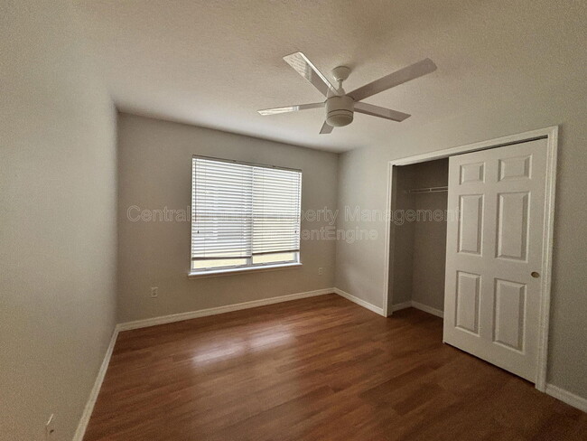 Building Photo - 1625 Park Lake St