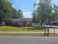 Building Photo - 5322 Pine Ave