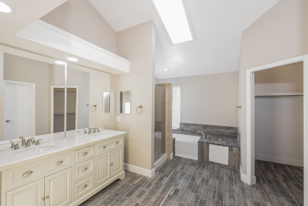 Building Photo - 15092 E Chenango Ave