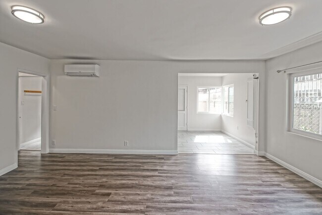 Building Photo - 11864 Manor Dr