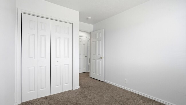 Building Photo - 3 Bedroom 2 Bath Unit in Magna! *$500 off first month of rent!!*