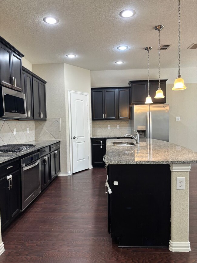 Building Photo - 8020 Horseman Rd