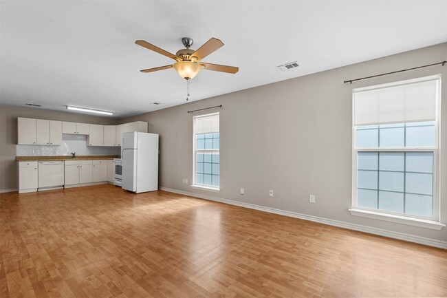 Building Photo - 20602 Hackberry Creek Park Rd