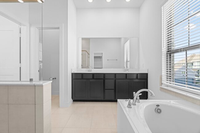 Building Photo - 7810 Starfish Arbor Dr