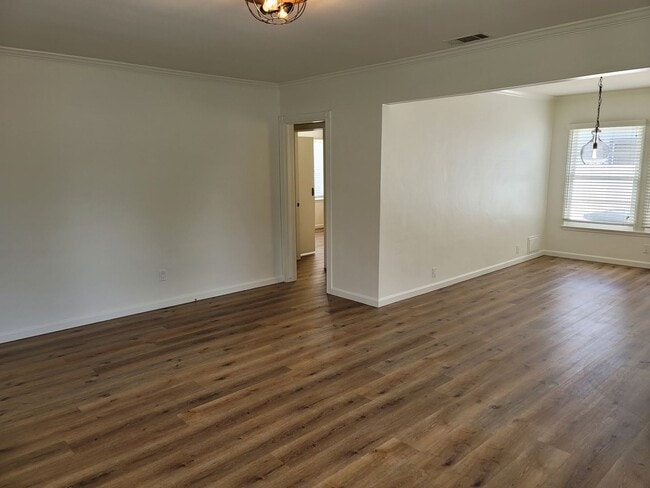 Building Photo - 422 N Shaffer St