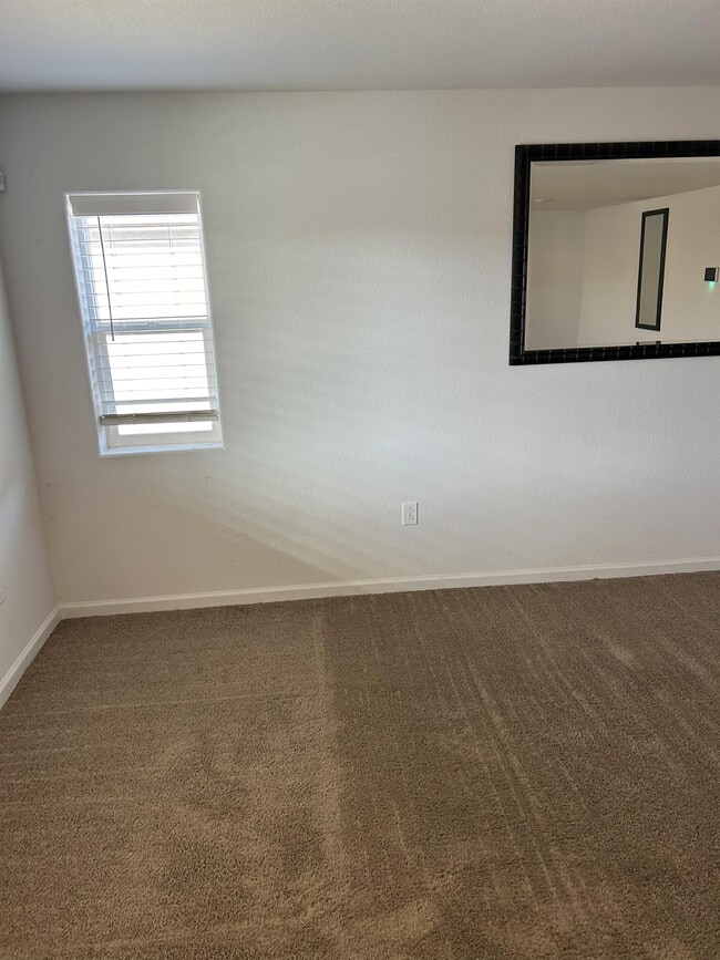 Building Photo - 2644 Ladera Dr