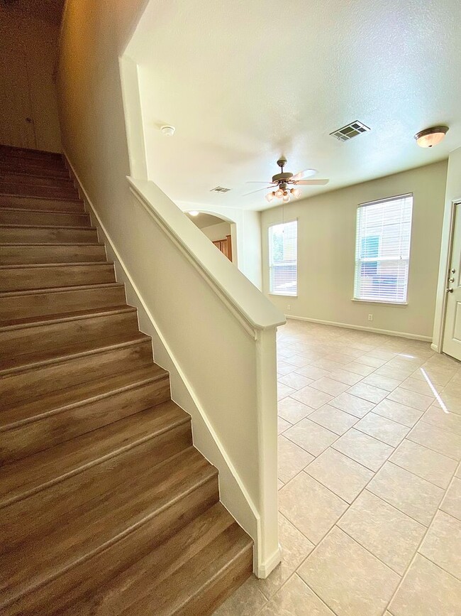 Building Photo - 2406 Allred Dr