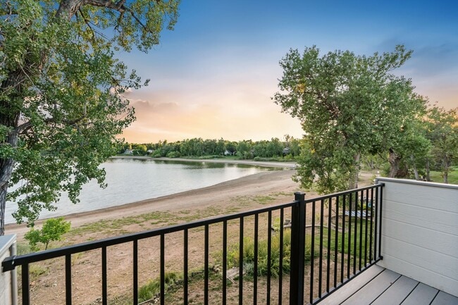 Building Photo - Lakeside living in 3-bedroom, multi-story ...