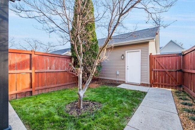 Building Photo - 1234 Riverbrook Dr