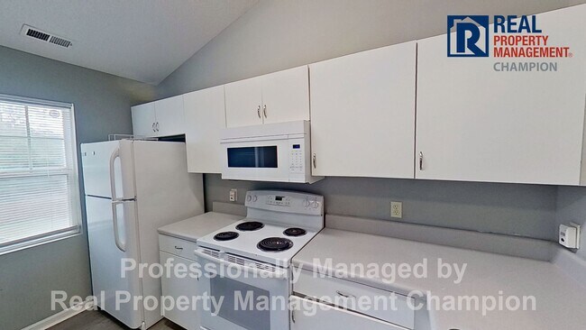 Building Photo - 3 BD/2 BA Upper Unit Condo in Hawthorne Pa...