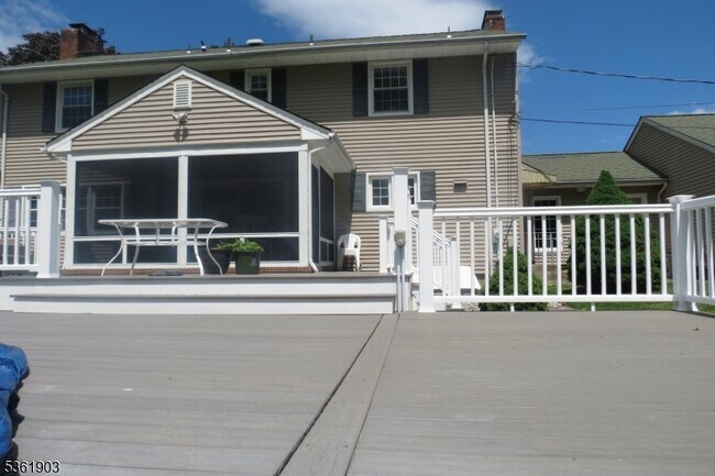Building Photo - 17 Glenwood Ave