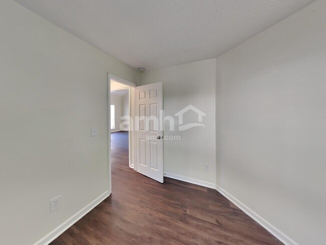 Building Photo - 1300 Georgetown Dr