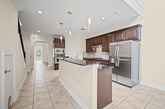 Building Photo - 2047 Palm Forest Ln