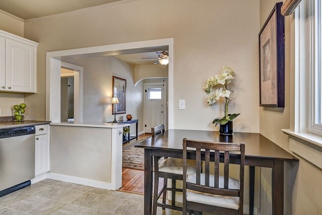 Building Photo - 216 N 19th St