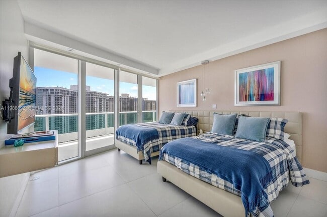 Building Photo - 19955 NE 38th Ct