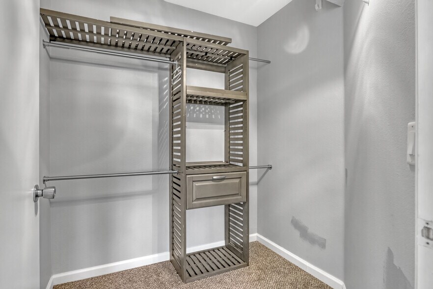 Building Photo - 1841 Long Iron Dr