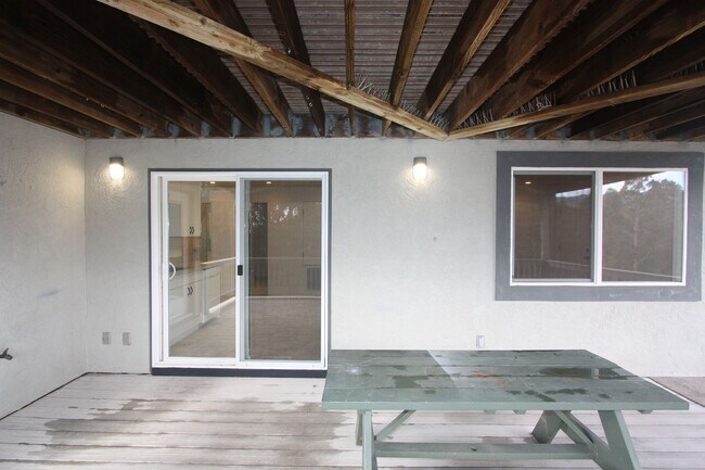 Building Photo - Outside Leasing - 10 Andorra Ct
