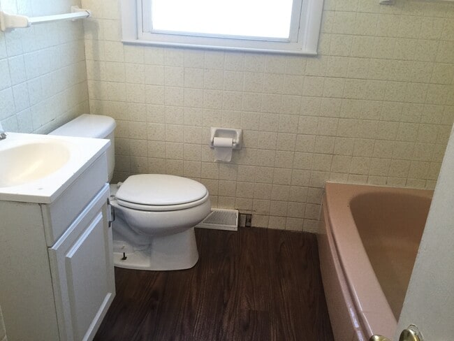 Building Photo - 3 bedroom Single Family