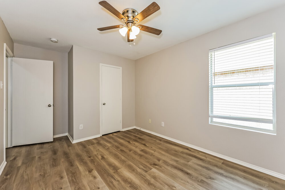 Building Photo - 1104 W Cottonwood Dr