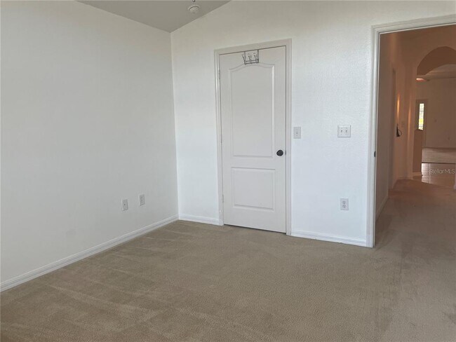Building Photo - 6117 Gentle Ben Cir