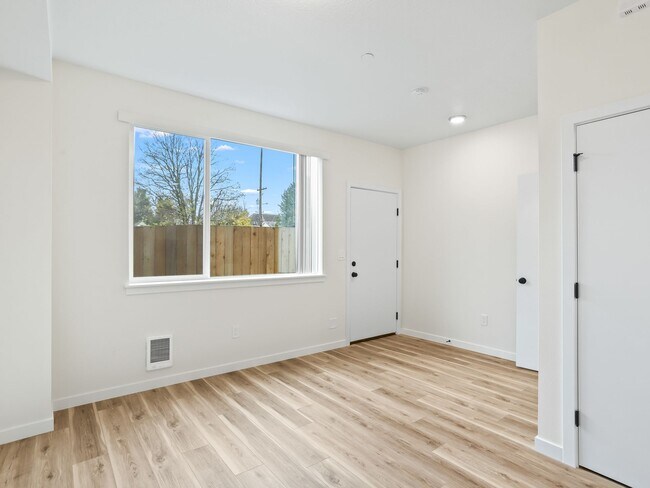 Building Photo - Vancouver Townhouses - Get 1 Month Free!