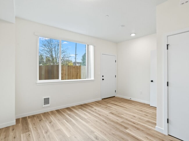 Building Photo - Vancouver Townhouses