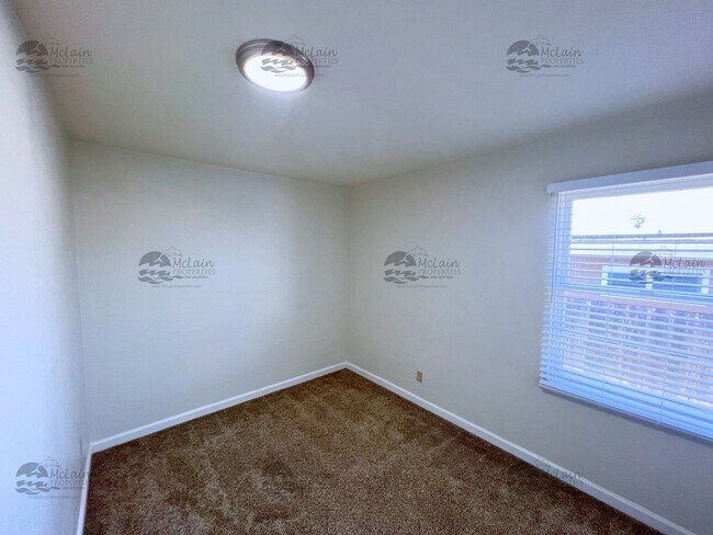 Building Photo - Newly upgraded 3 bd/1.5 bath with fenced yard
