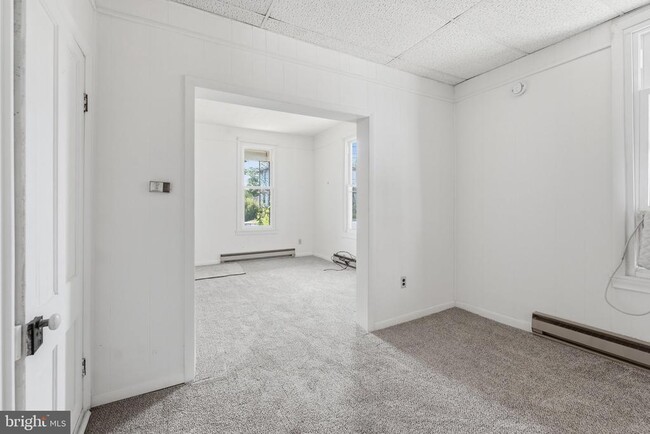 Building Photo - 815 N Maple Ave