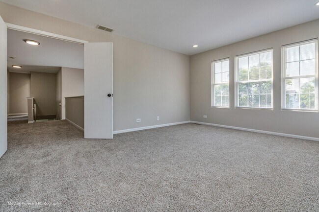 Building Photo - 1655 Whispering Oaks Dr