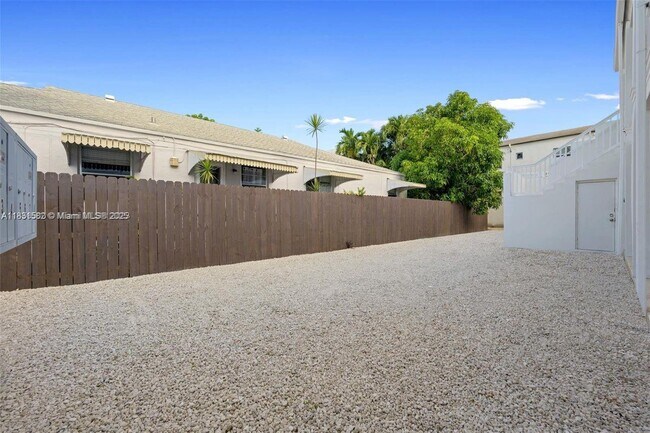 Building Photo - 550 NE 82nd Terrace