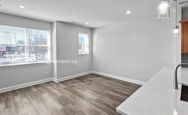 Building Photo - 747 Bespoke