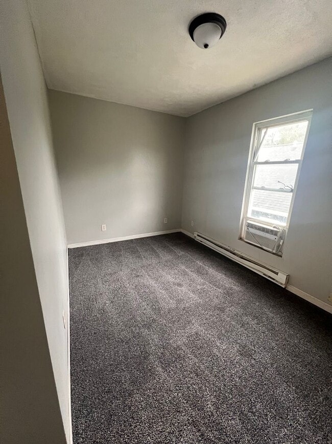 Building Photo - Preleasing for August 2026! 2 Bedrooms Home located in Downtown Muncie!