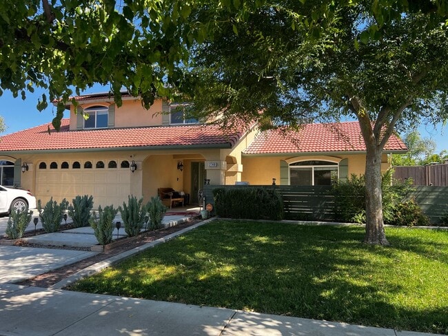 Building Photo - Custom 2 Story, 5 Bedroom home with pool