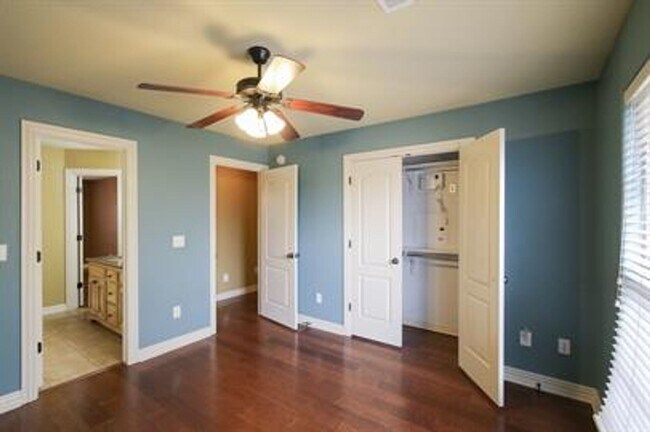 Building Photo - Gorgeous home in Bentonville!