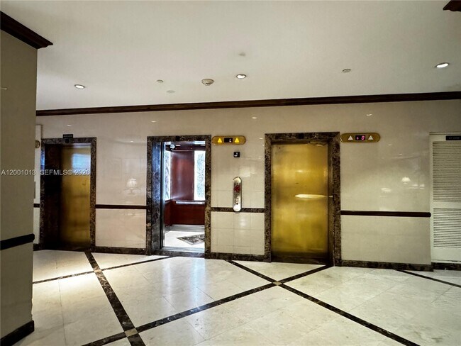 Building Photo - 18151 NE 31st Ct