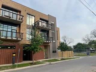 Building Photo - 1501 E 4th St