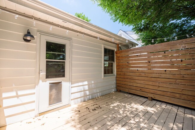 Building Photo - Quaint 2 Bedroom 1 Bath Home in Henrico!!