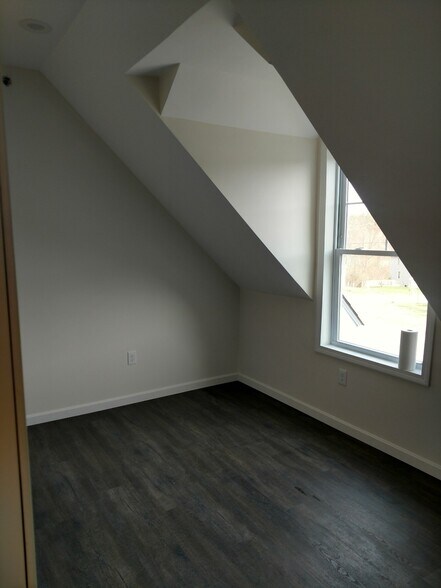 Building Photo - 41 Zapora Dr