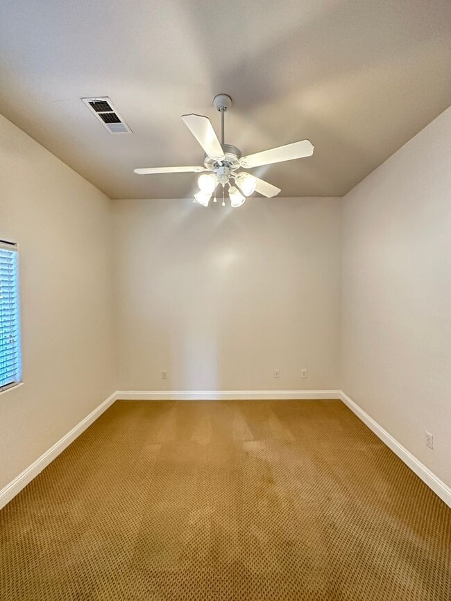 Building Photo - Elegant 4-Bedroom Home in the Prestigious ...