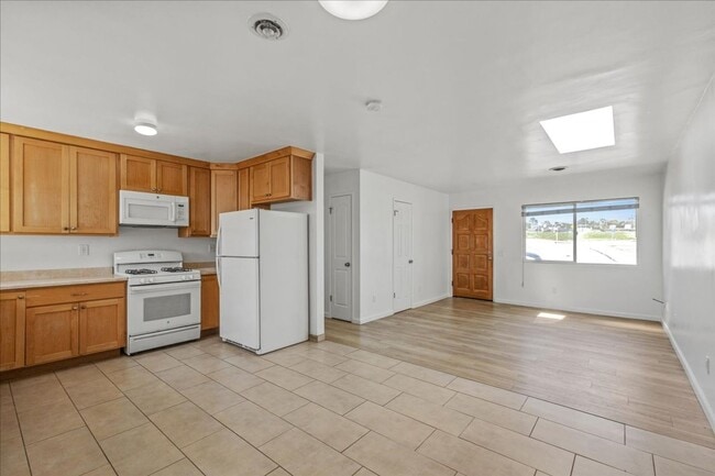 Building Photo - Upper Seaside four bedroom and two bath