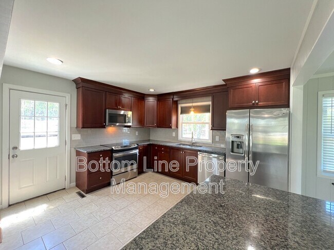Building Photo - 17120 Green Hill Rd