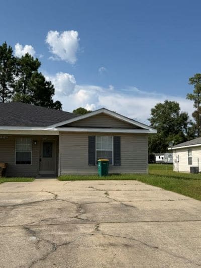 Building Photo - 15149 Deer Creek Dr