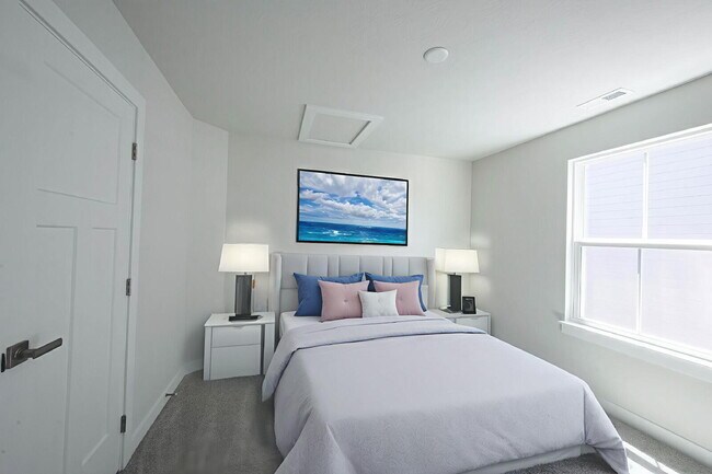 Building Photo - "Spacious 5-Bedroom Retreat with 2.5 Baths...