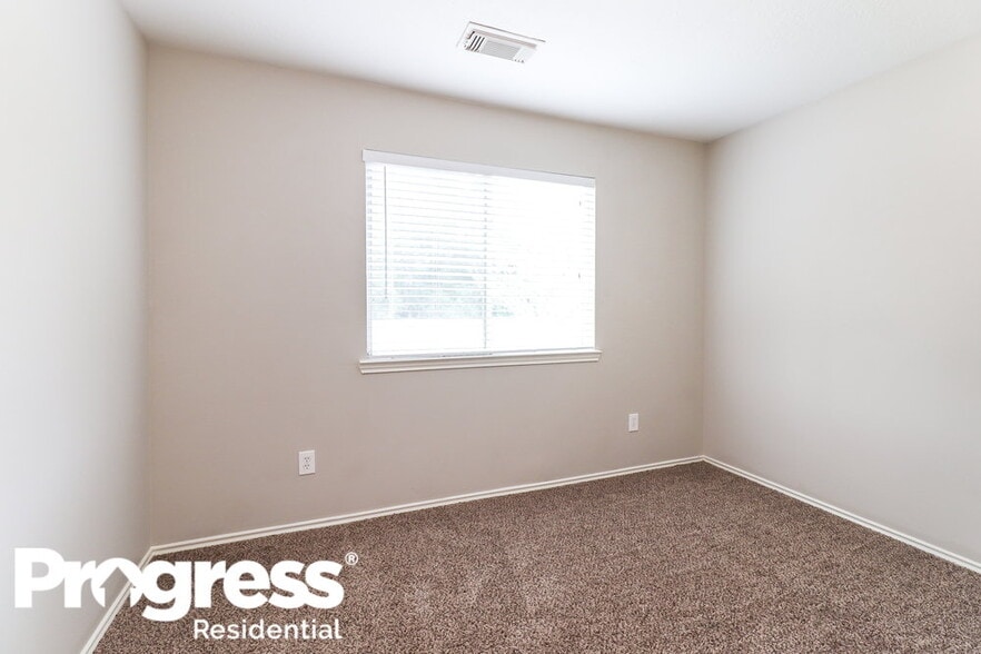 Building Photo - 2703 Cypress Island Dr