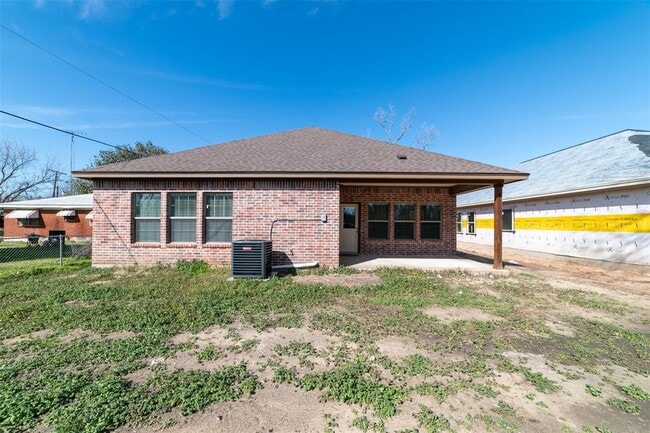 Building Photo - 1901 Seley Ave