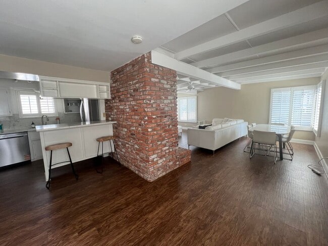 Building Photo - 111 19th St