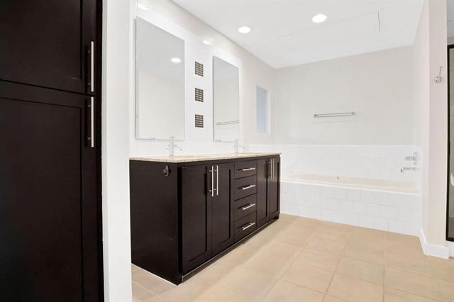Building Photo - 2608 Museum Way