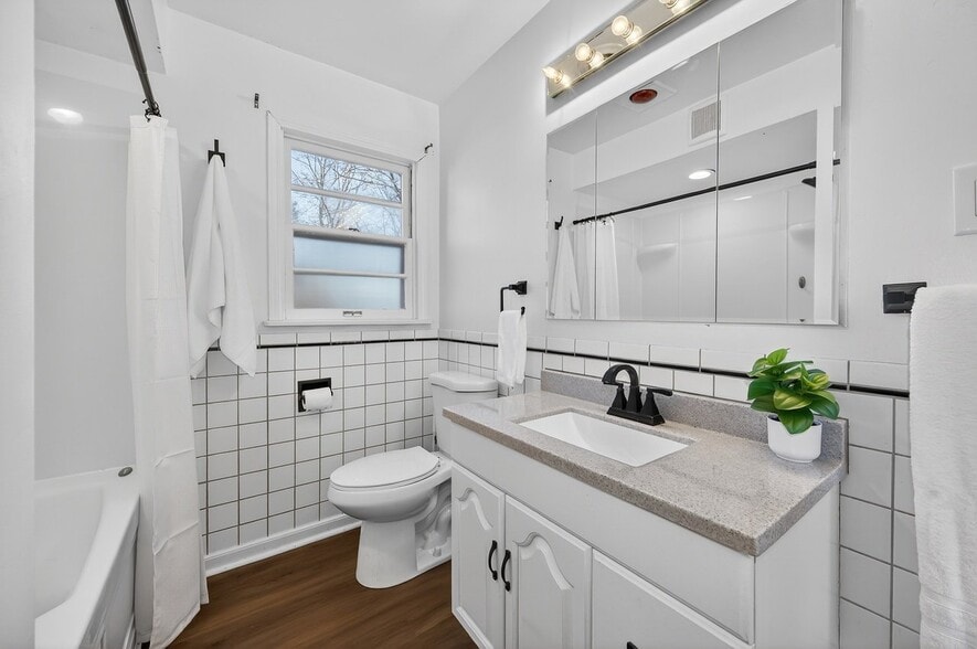 Building Photo - 7524 Virginian Dr